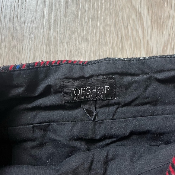 Adorable high waisted plaid miniskirt! - Picture 2 of 2